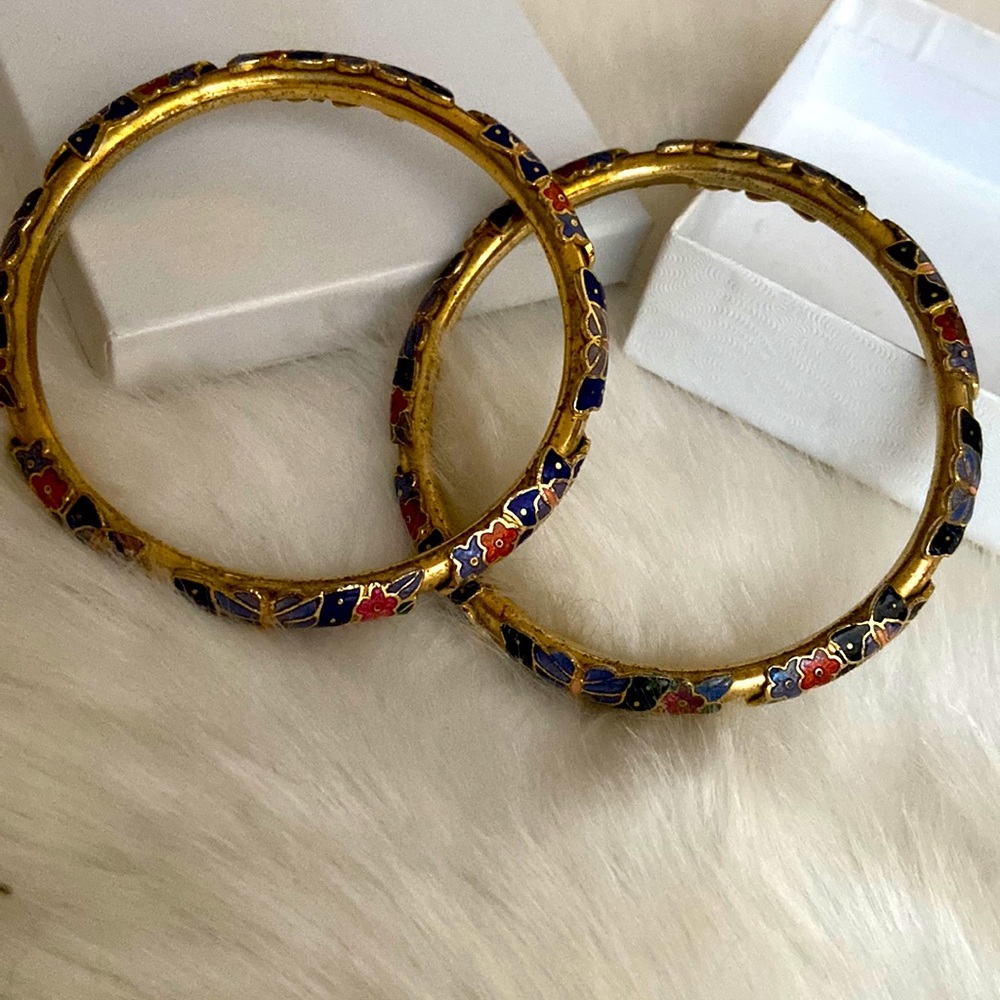 Beautiful etched bangle bracelet set